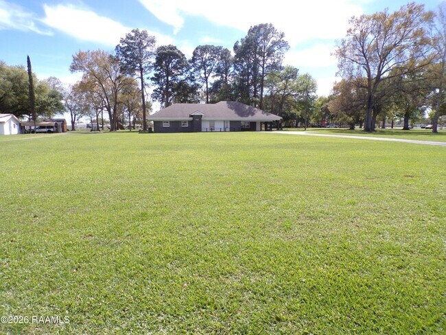 Building Photo - 208 Thoroughbred Dr