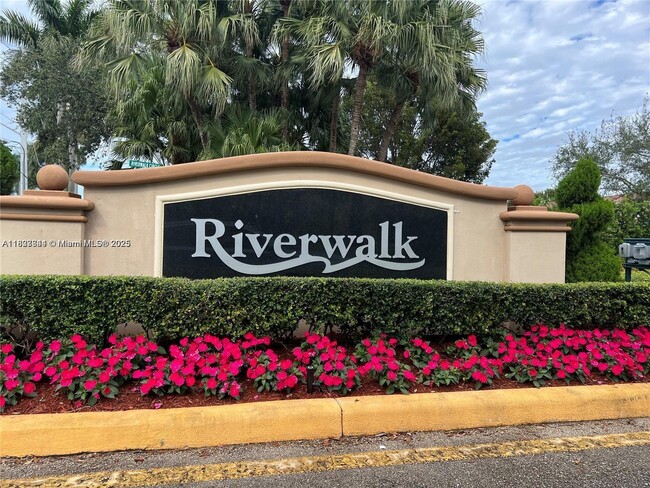 Building Photo - 185 Riverwalk Cir