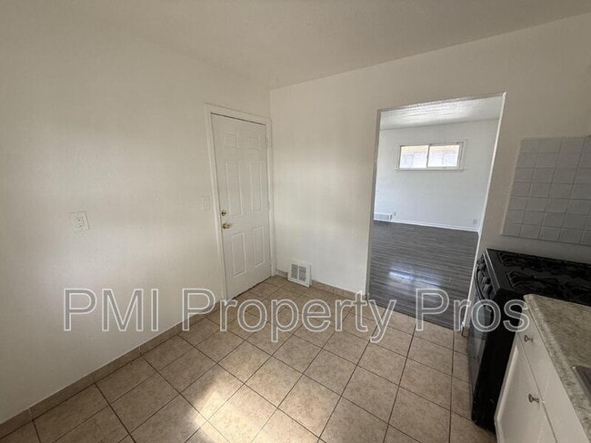 Building Photo - 5642 N 61st St