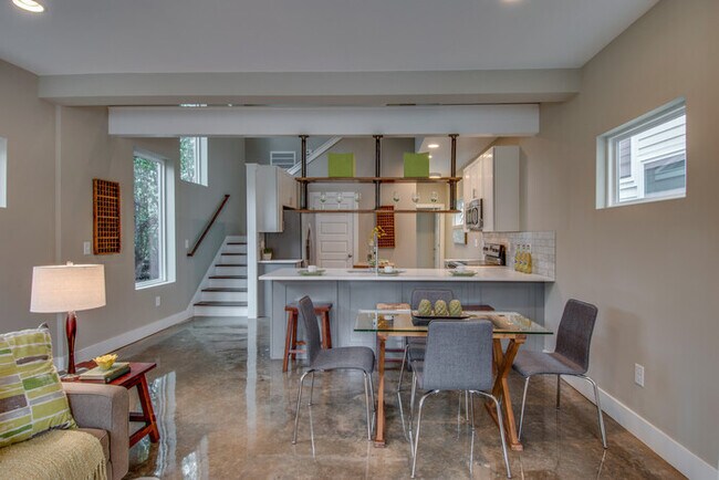Building Photo - Large East Nashville Modern House - 3 Bedr...