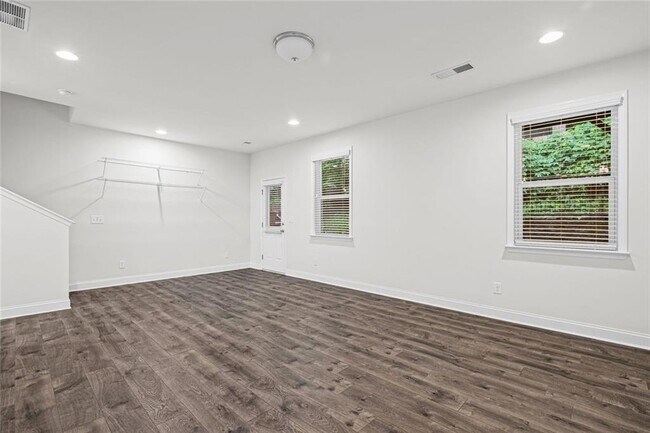 Building Photo - 2779 White Oak Ln