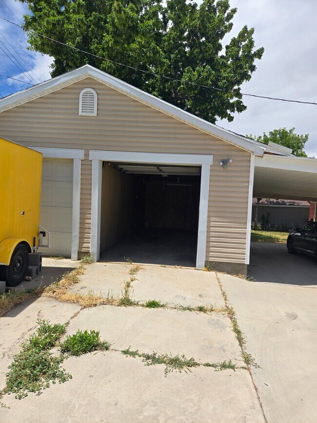 Building Photo - 509 W 200 S