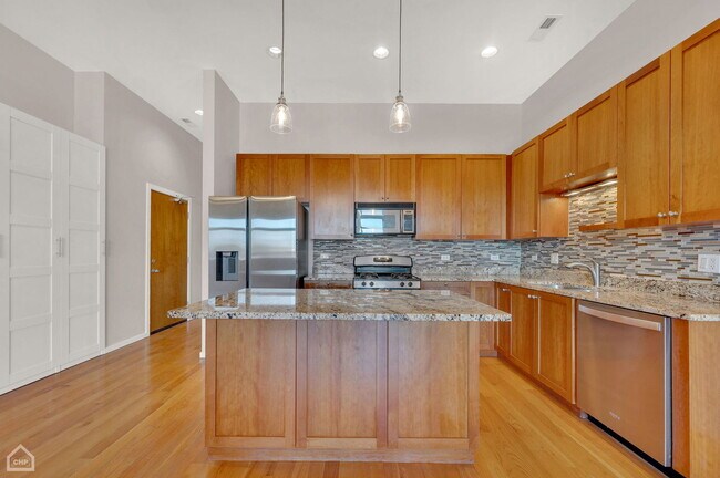 Building Photo - 1843 W North Ave