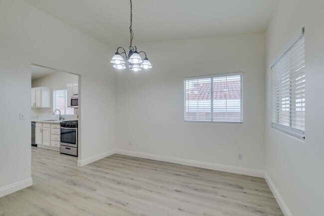 Building Photo - 437 Palegold St