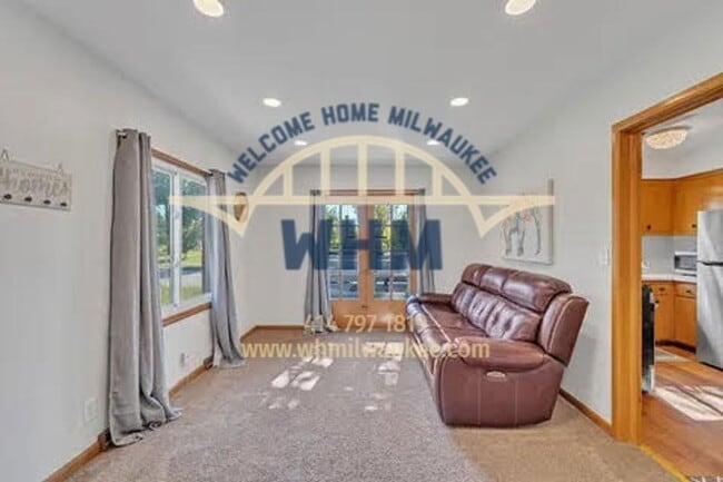 Building Photo - 8608 W Villard Ave