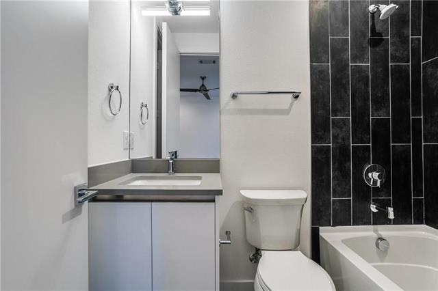 Building Photo - 5427 Melrose Ave