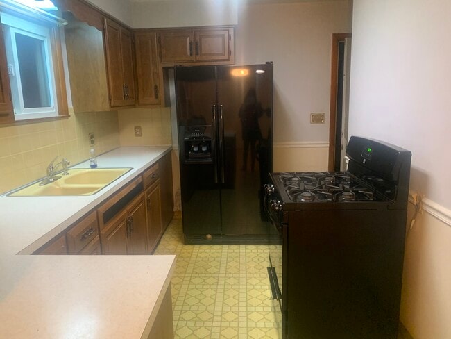 Building Photo - 1203 Ivanhoe Ave