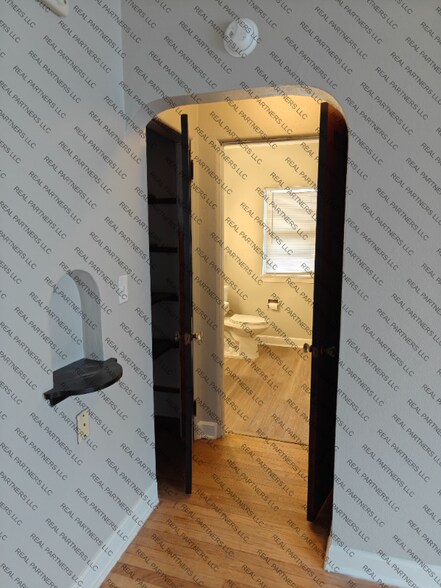 Building Photo - 417 W 14th St