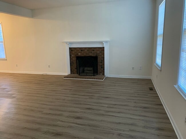 Building Photo - NORTHWEST RALEIGH TOWNHOME, AFFORDABLY PRICED FOR IMMEDIATE MOVE IN