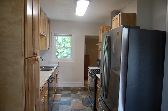 Building Photo - 209 N 6th St