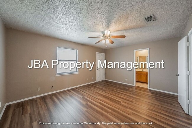 Building Photo - 807 White Rock St