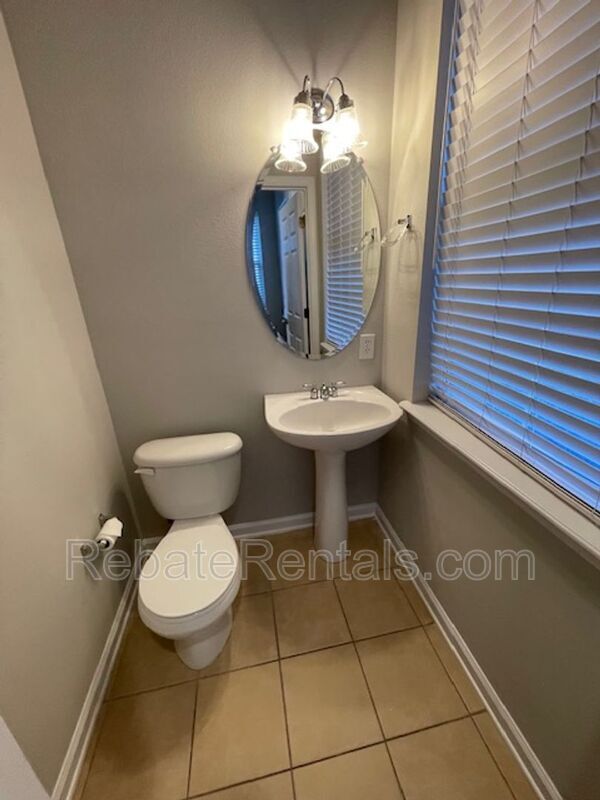 Building Photo - 13026 Sunset Lake Dr