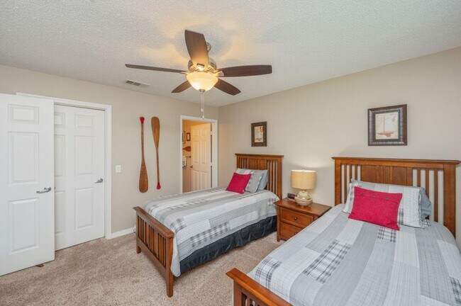 Building Photo - 4276 Calinda Ln