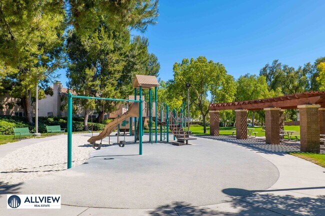 Building Photo - Beautifully Updated 4 Bedroom Single Family Home in Peaceful Glen Willow, West Irvine