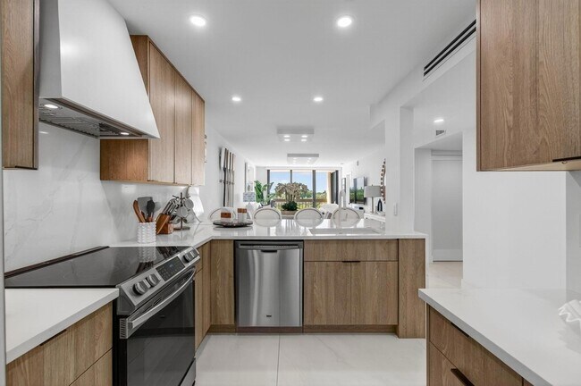 Building Photo - 600 Egret Cir