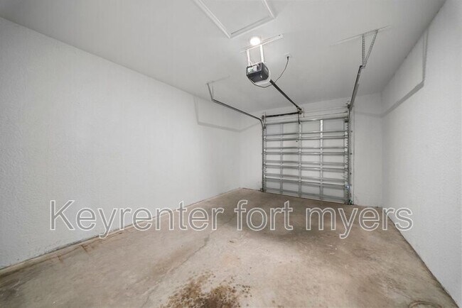 Building Photo - 26483 Sandhill Blvd