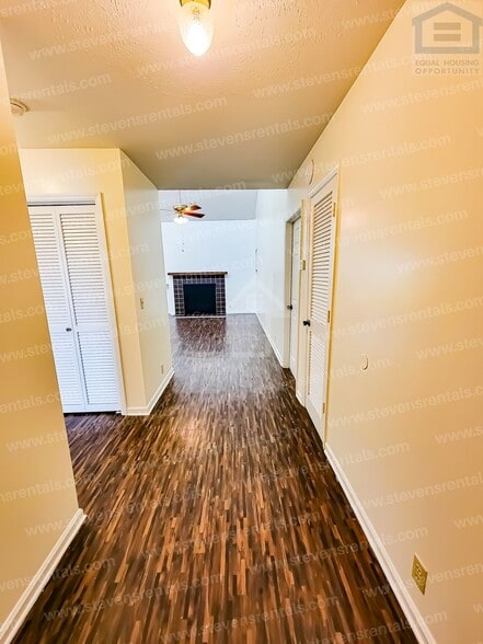 Building Photo - 419 Oriole Dr