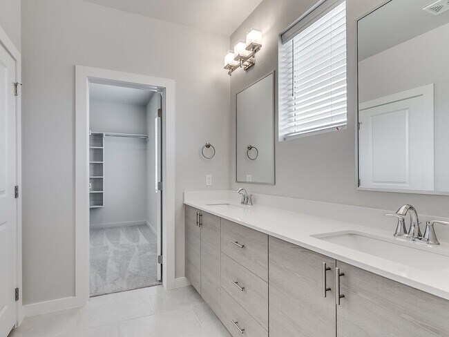 Building Photo - Beautiful New Construction Home in Edmond/...