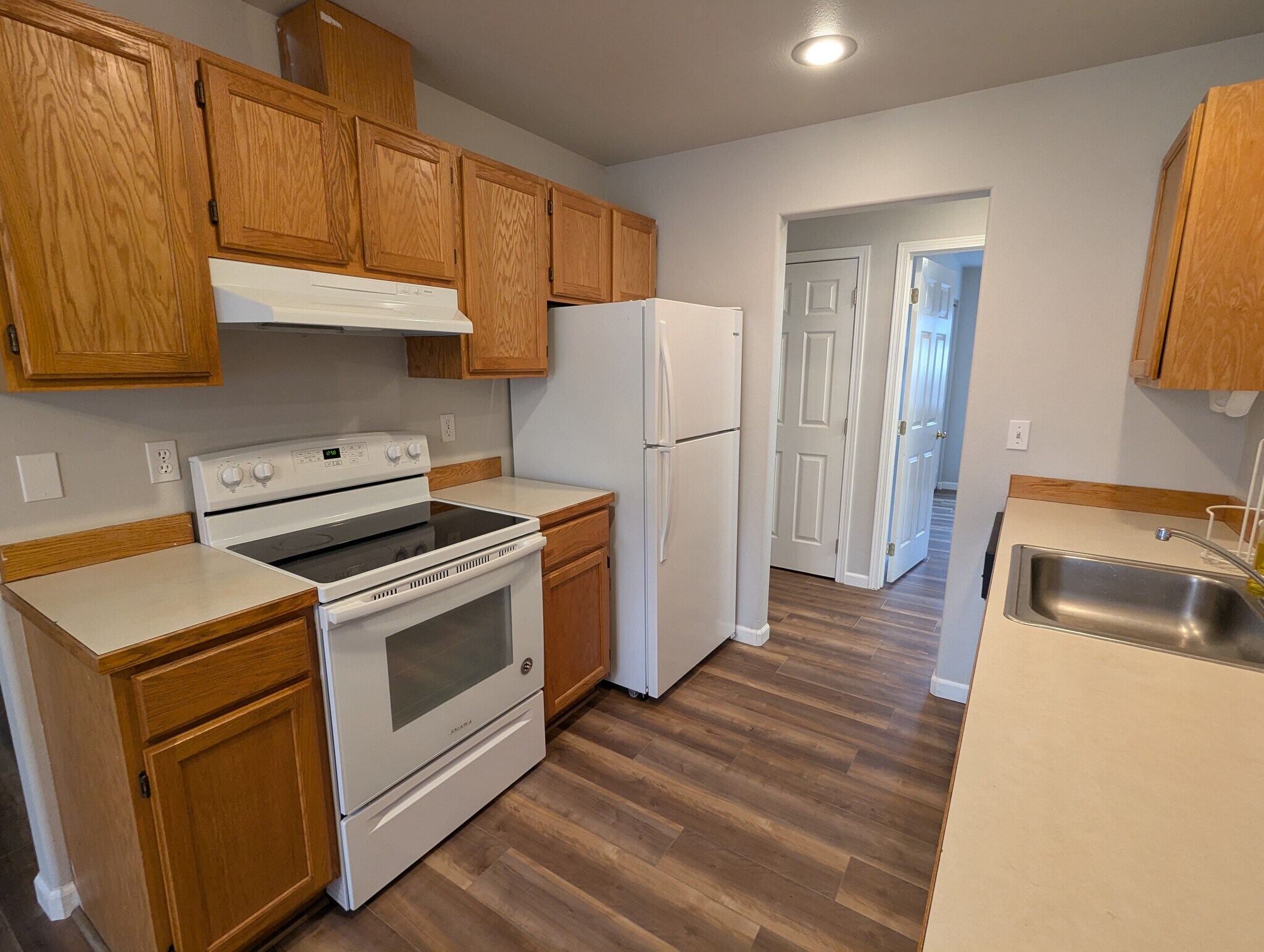 Building Photo - 388 Eastmont Ave