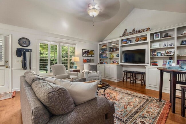Building Photo - 2 Bedroom 2 Bath duplex in Auburn Now Available!