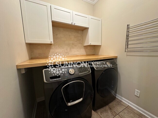 Building Photo - 4 Bedroom Home Near Birkdale Village