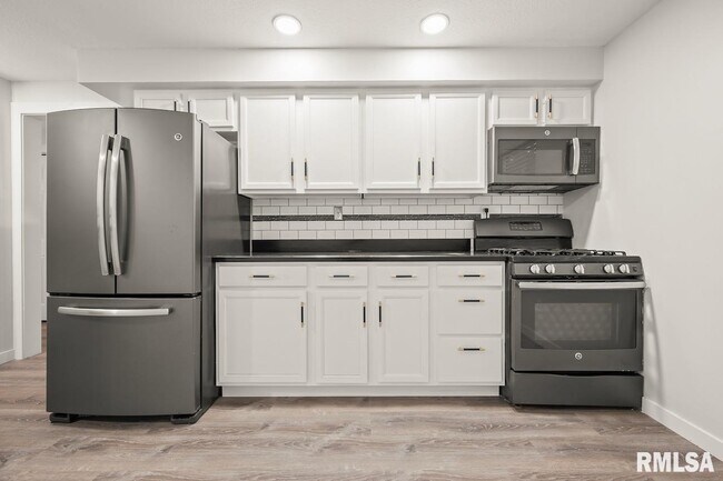 Building Photo - 6822 N Kimberly Dr