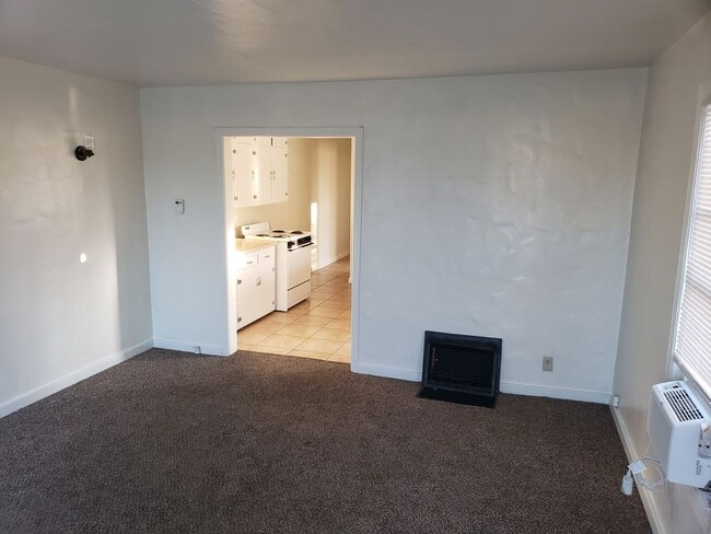 Building Photo - Affordable 1bed/1bath Duplex in Riverbank, 1st month free with 1 year lease.