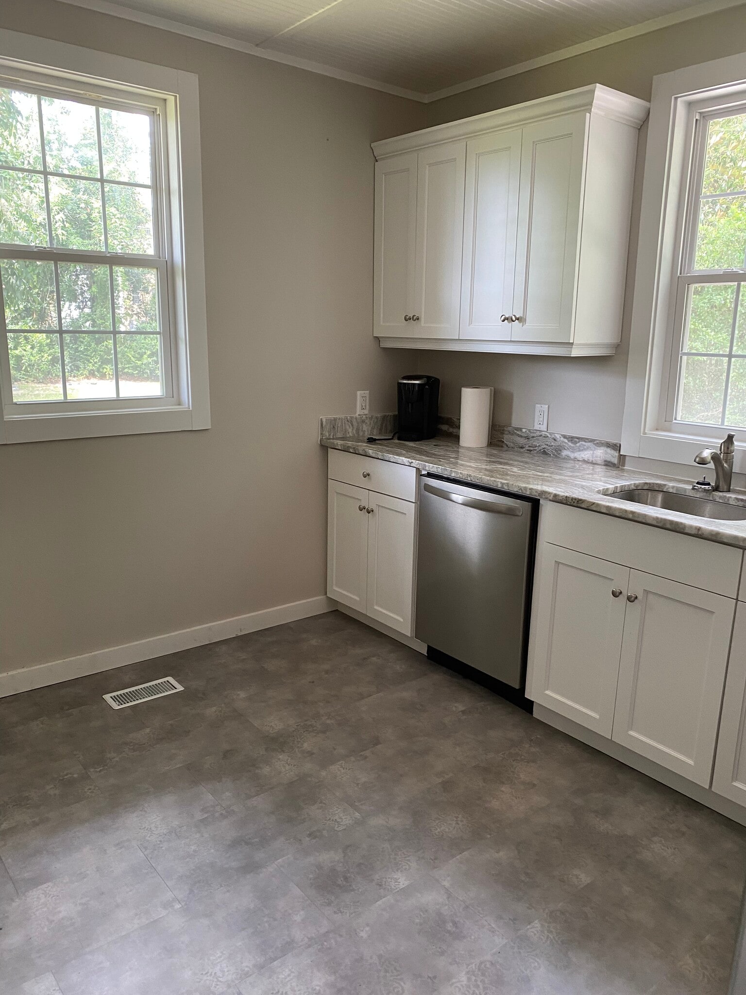 Kitchen stainless steel appliances - 445 Hampton St
