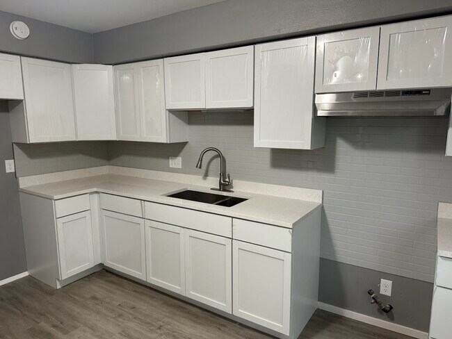 Building Photo - 6429 N 67th St
