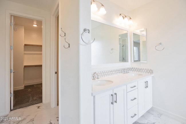 Building Photo - 7358 E Casitas Del Rio Dr