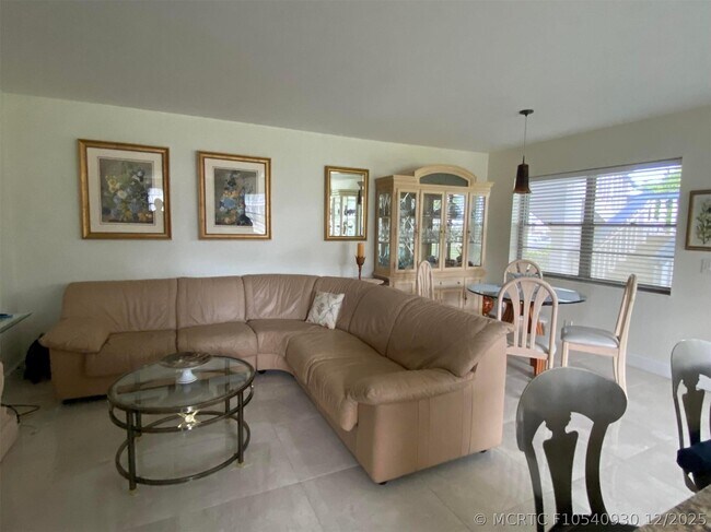 Building Photo - 321 Durham Cir