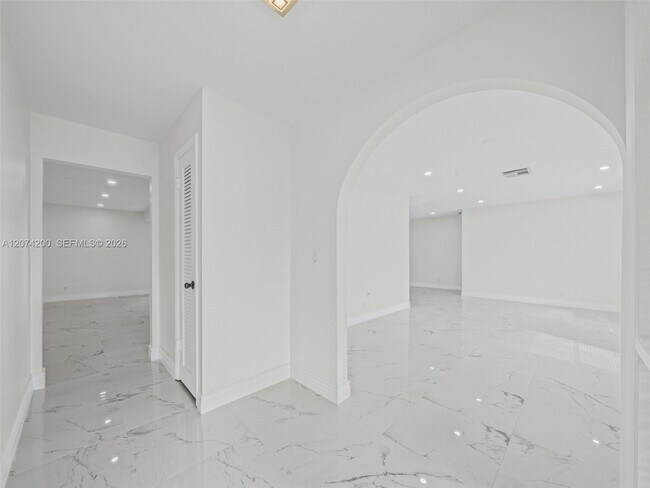 Building Photo - 10251 NW 39th Ct