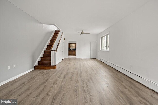 Building Photo - 1122 McClellan St