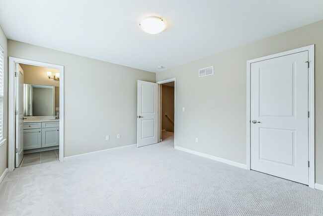 Building Photo - 2150 Park Dr