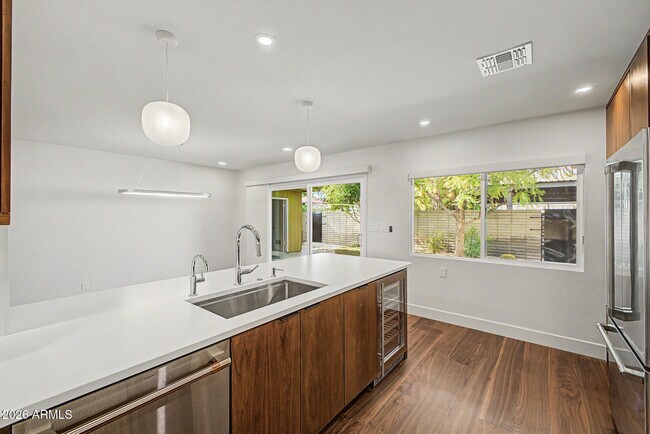 Building Photo - 3736 E Montecito Ave