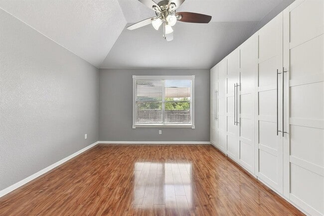 Building Photo - 217 Newport Landing Pl