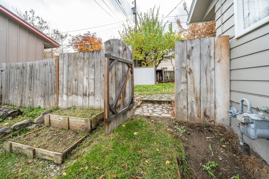 Building Photo - 3512 East Ben Burr Boulevard