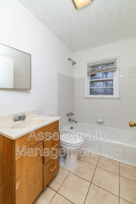 Building Photo - 3821 Selma Ave