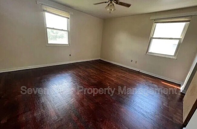 Building Photo - 323 S Napoleon Ave