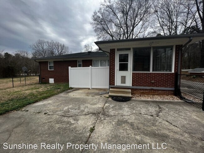 Building Photo - 2 br, 1 bath House - 1726 Kirkpatrick Rd