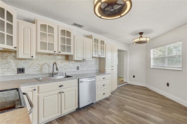 Building Photo - 7012 Pin Cherry Ln