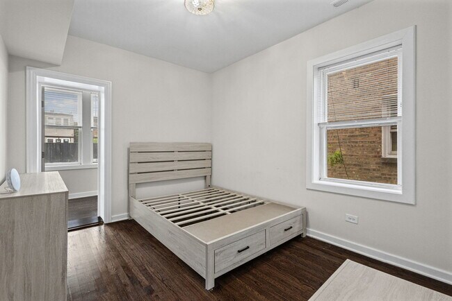 Building Photo - 1742 N Mayfield Ave