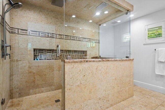 Building Photo - 6130 Ridge Ln