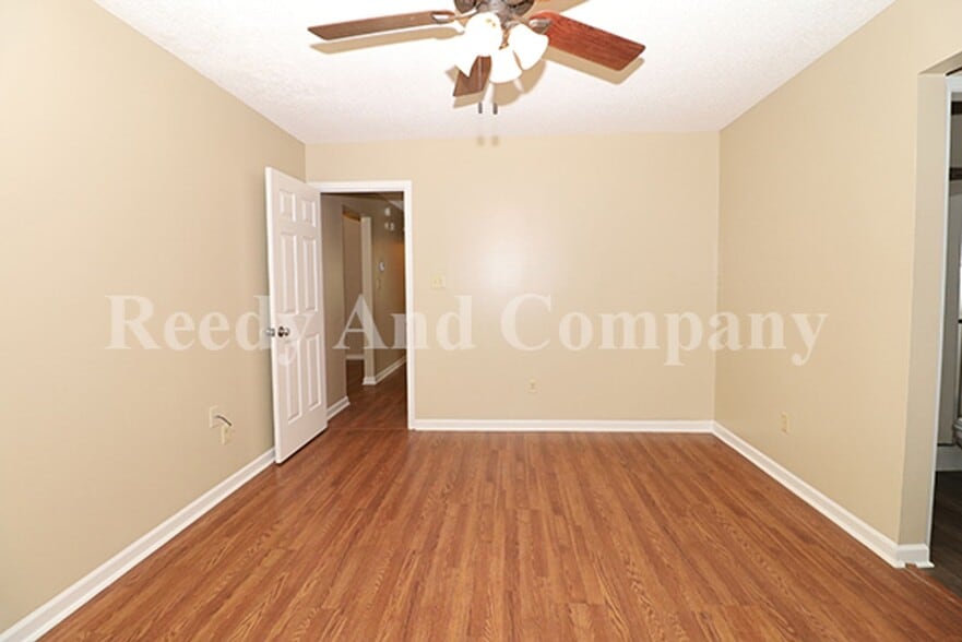 Building Photo - 5961 Kentwood Dr