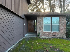 Building Photo - 1150 NW Sunnywood Ct