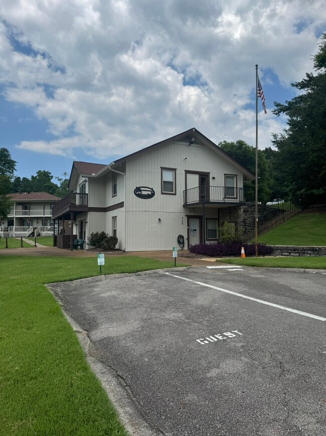 Building Photo - 369 Deer Lake Dr