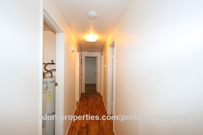 Building Photo - SE Tenino St - Brentwood-Darlington ranch-style 3 bedroom home