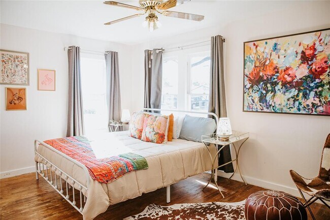 Building Photo - 604 W Pecan Dr