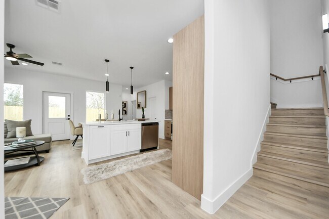 Building Photo - 9028 Scott St