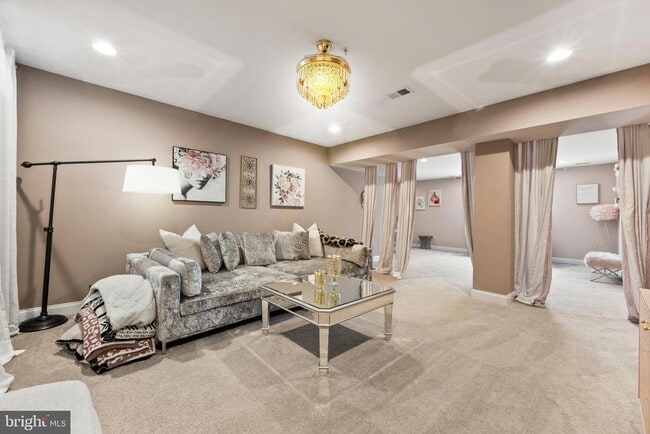 Building Photo - 607 Somerstown St